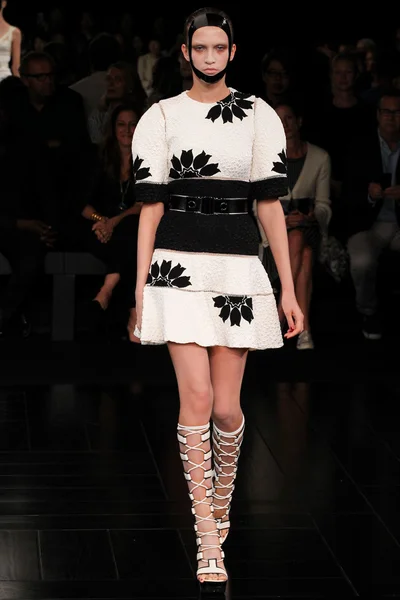 Look 11